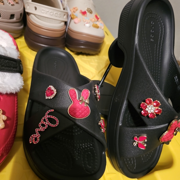 ❤️Effortless Edge! Custom Black Classic Cross Strap Crocs! - Picture 6 of 8